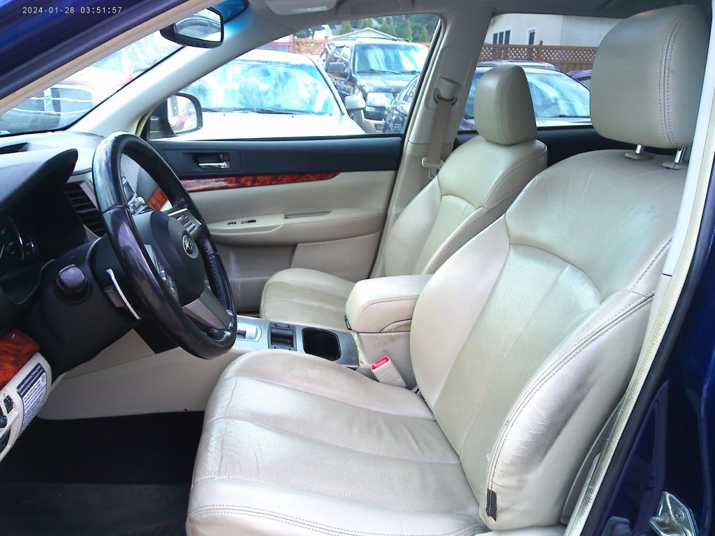 2011 Subaru Outback Image 6