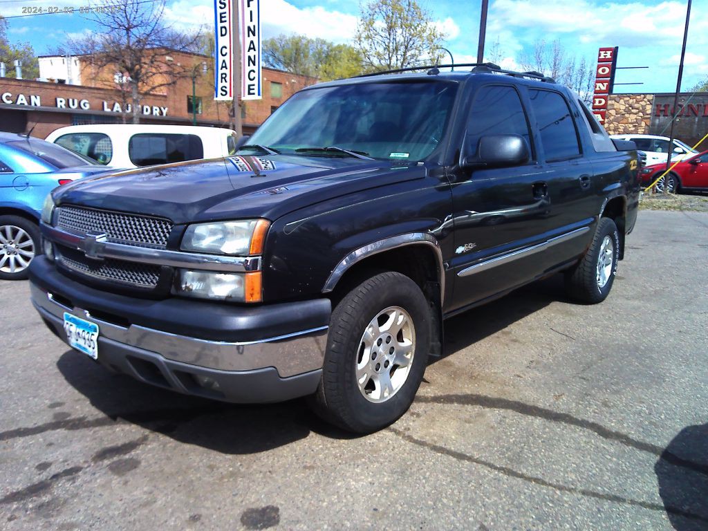 2004 Chevrolet Avalanche Image 2