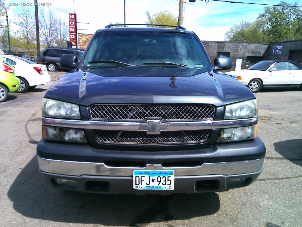 2004 Chevrolet Avalanche Image 3