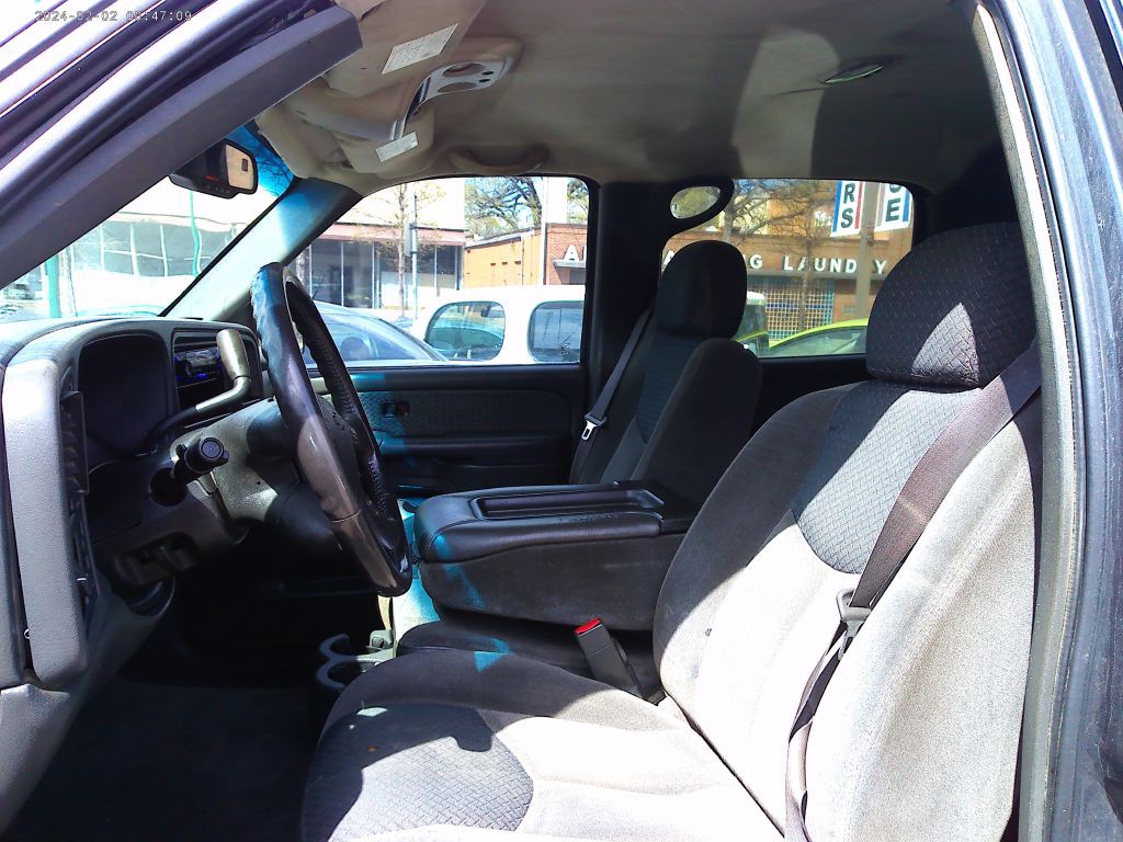 2004 Chevrolet Avalanche Image 6