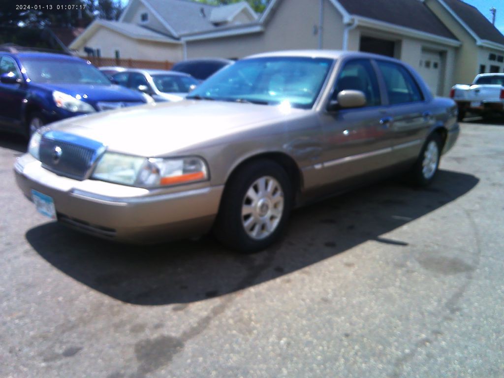 2004 Mercury Grand Marquis Image 2