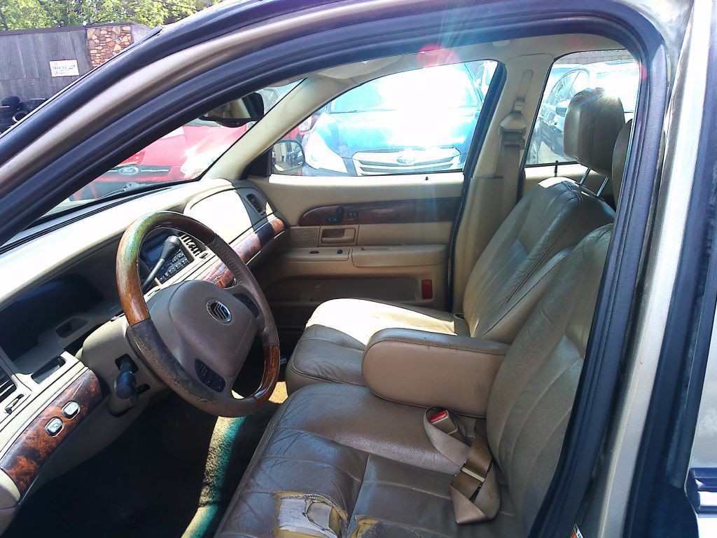 2004 Mercury Grand Marquis Image 6