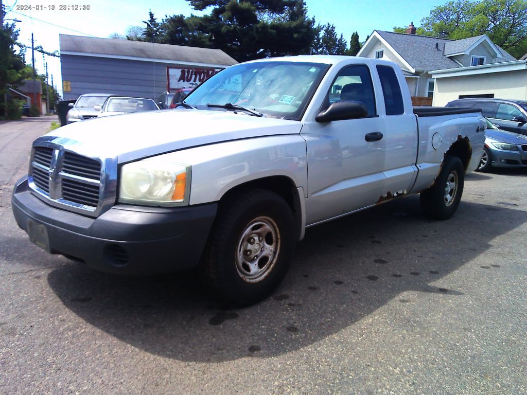 2005 Dodge Dakota Image 2