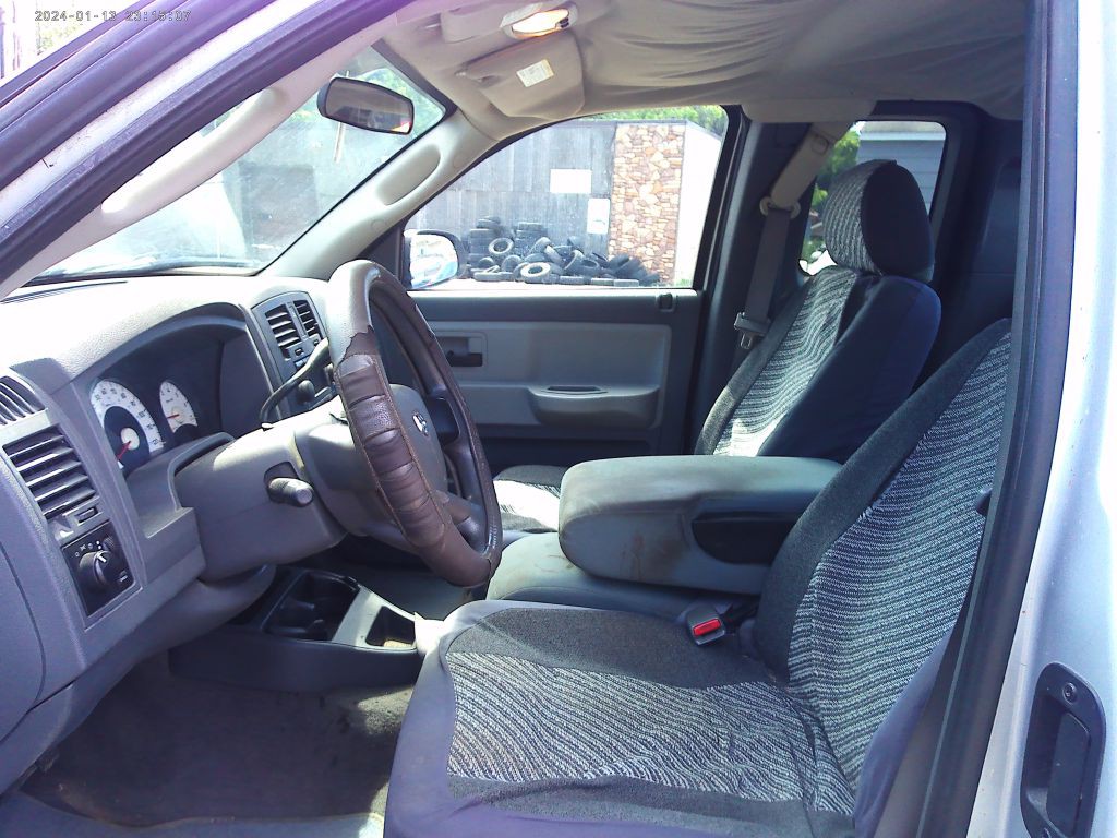 2005 Dodge Dakota Image 6