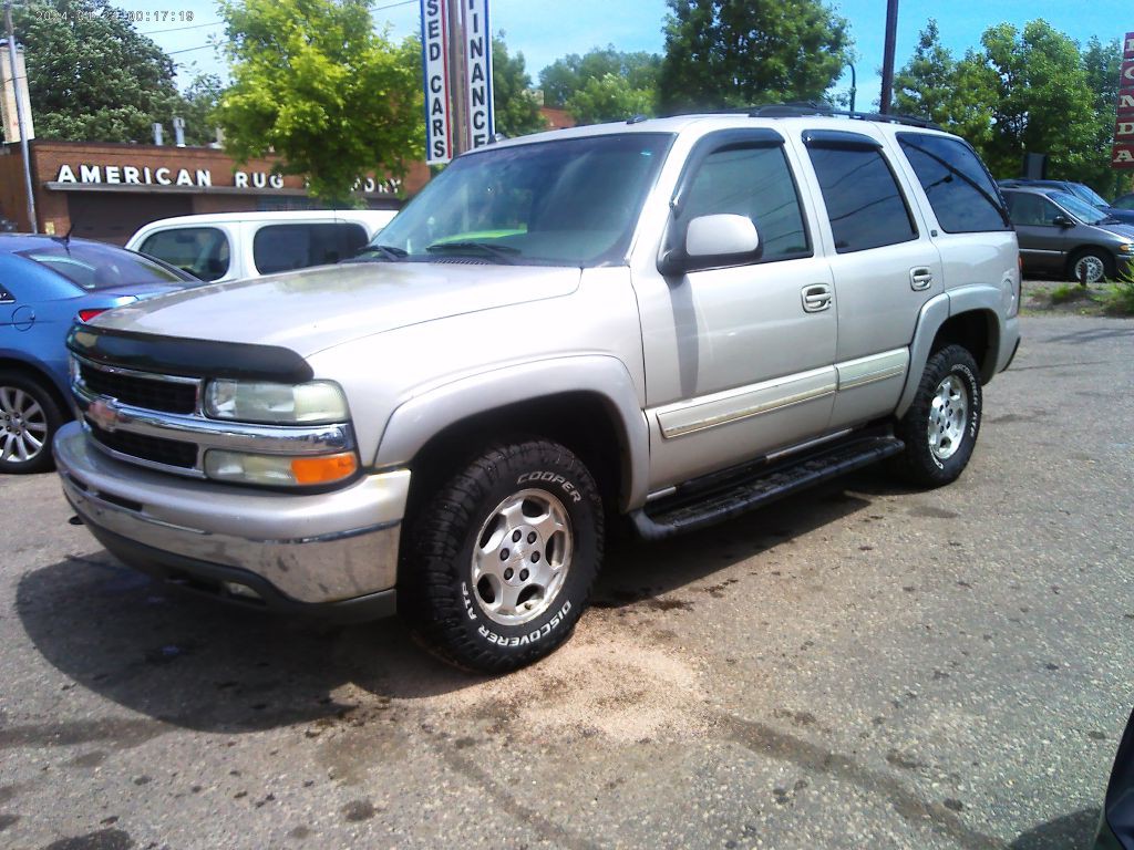 2004 Chevrolet Tahoe Image 2