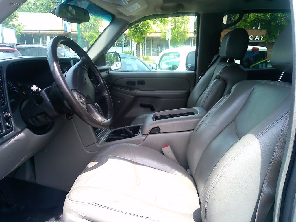 2004 Chevrolet Tahoe Image 6