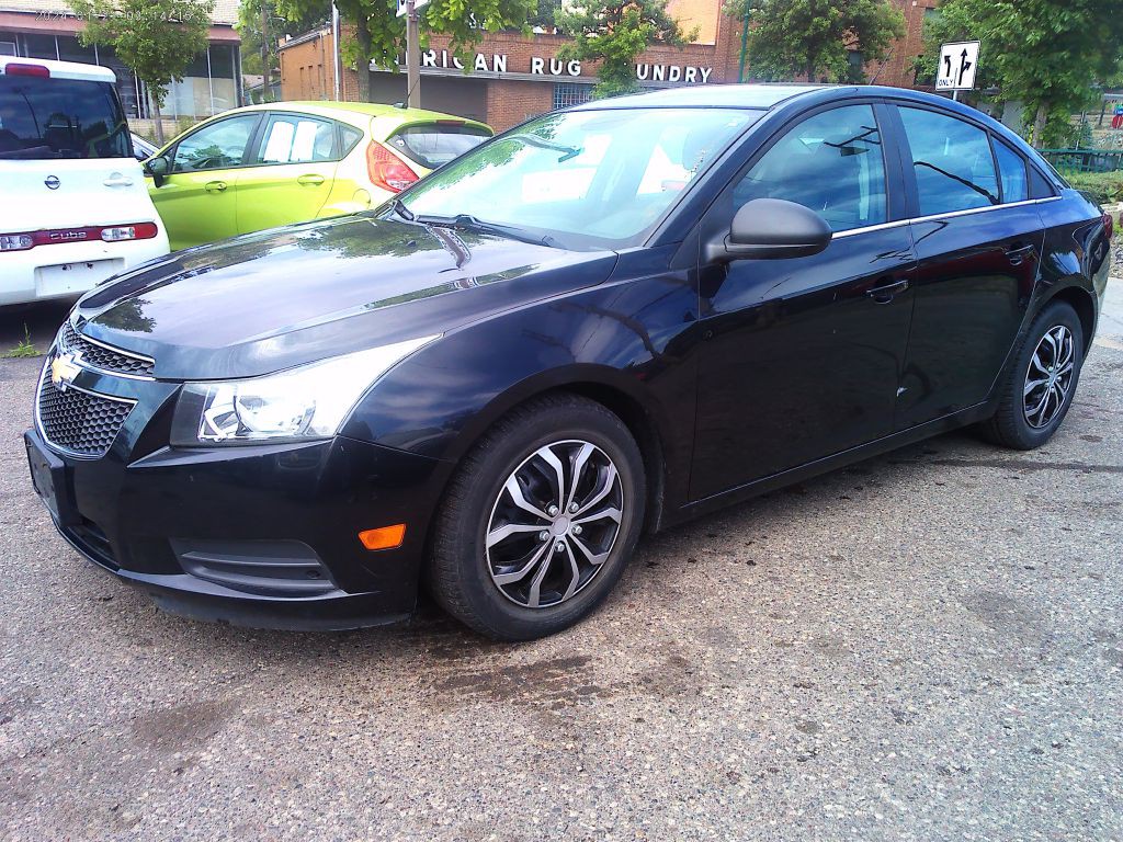 2012 Chevrolet Cruze Image 2