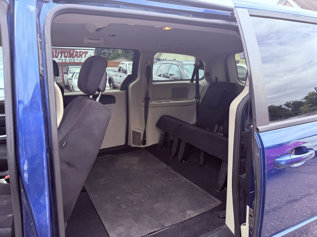 2011 Dodge Grand Caravan Image 7