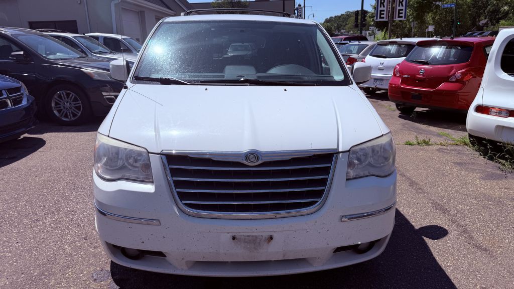 2010 Chrysler Town & Country Image 3