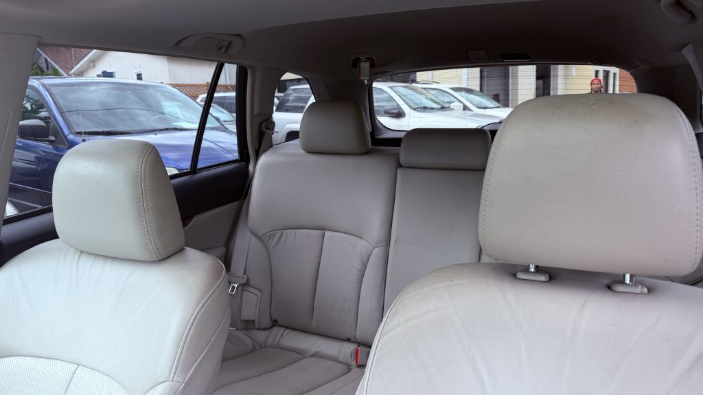 2011 Subaru Outback Image 6