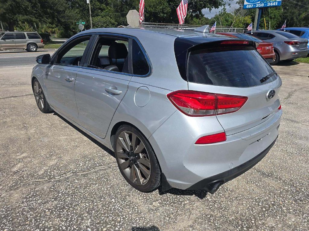 2018 Hyundai Elantra Image 3