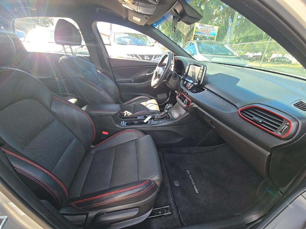 2018 Hyundai Elantra Image 5