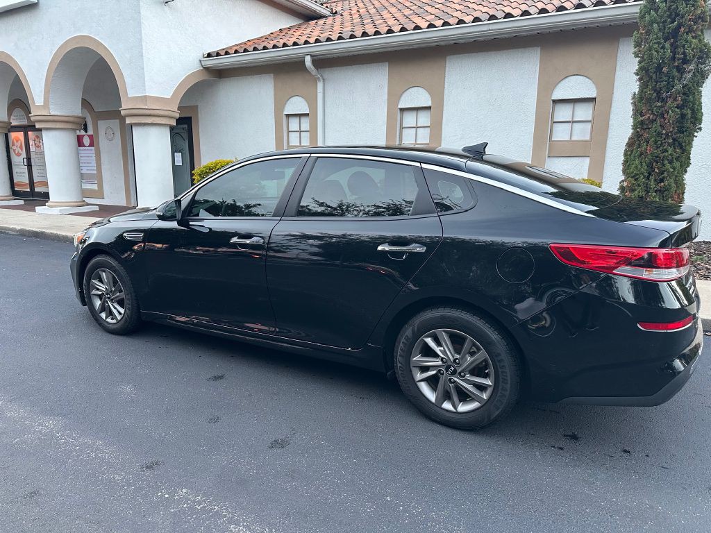 2020 Kia Optima Image 1