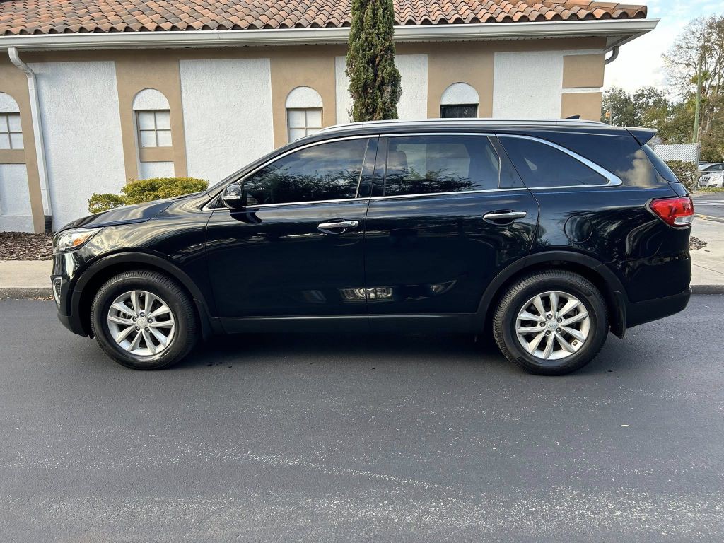 2017 Kia Sorento Image 2