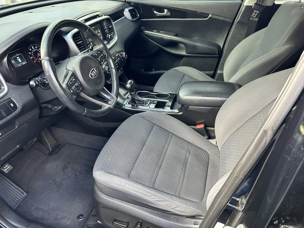 2017 Kia Sorento Image 8