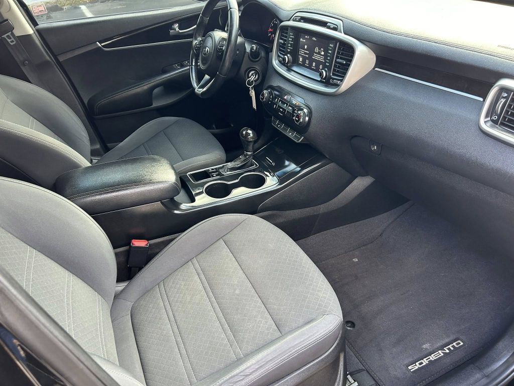 2017 Kia Sorento Image 9