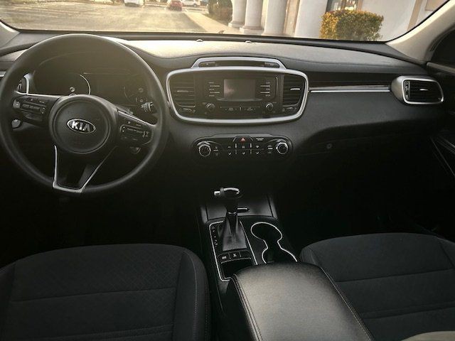 2017 Kia Sorento Image 10