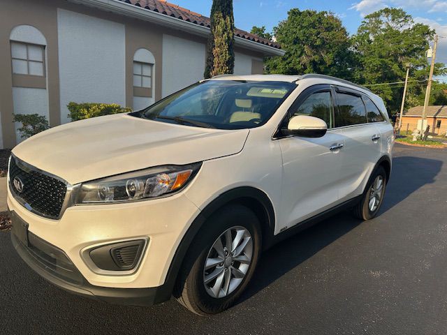2016 Kia Sorento Image 2