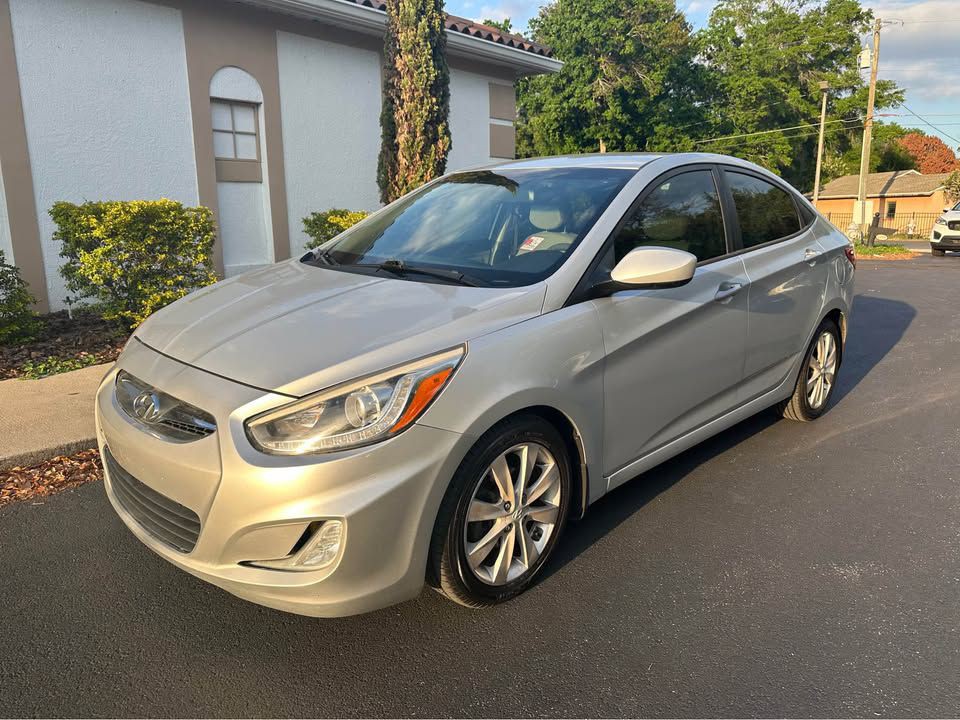 2014 Hyundai Accent Image 3