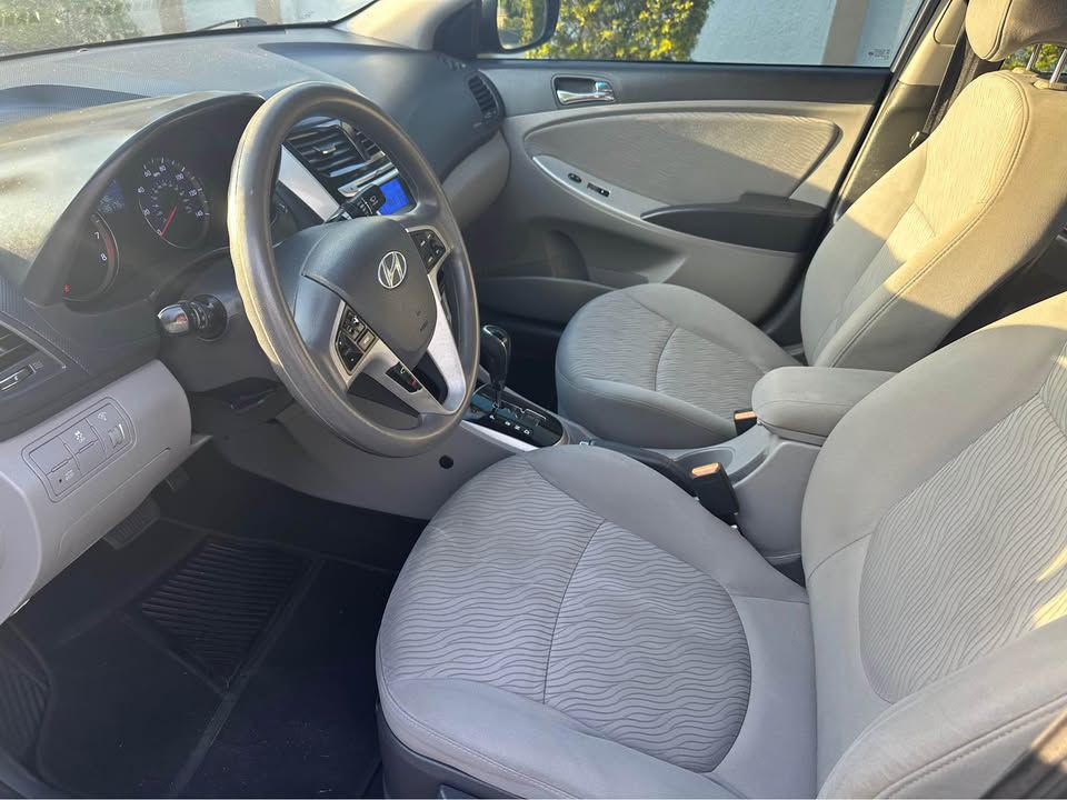 2014 Hyundai Accent Image 8