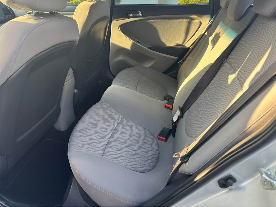 2014 Hyundai Accent Image 9