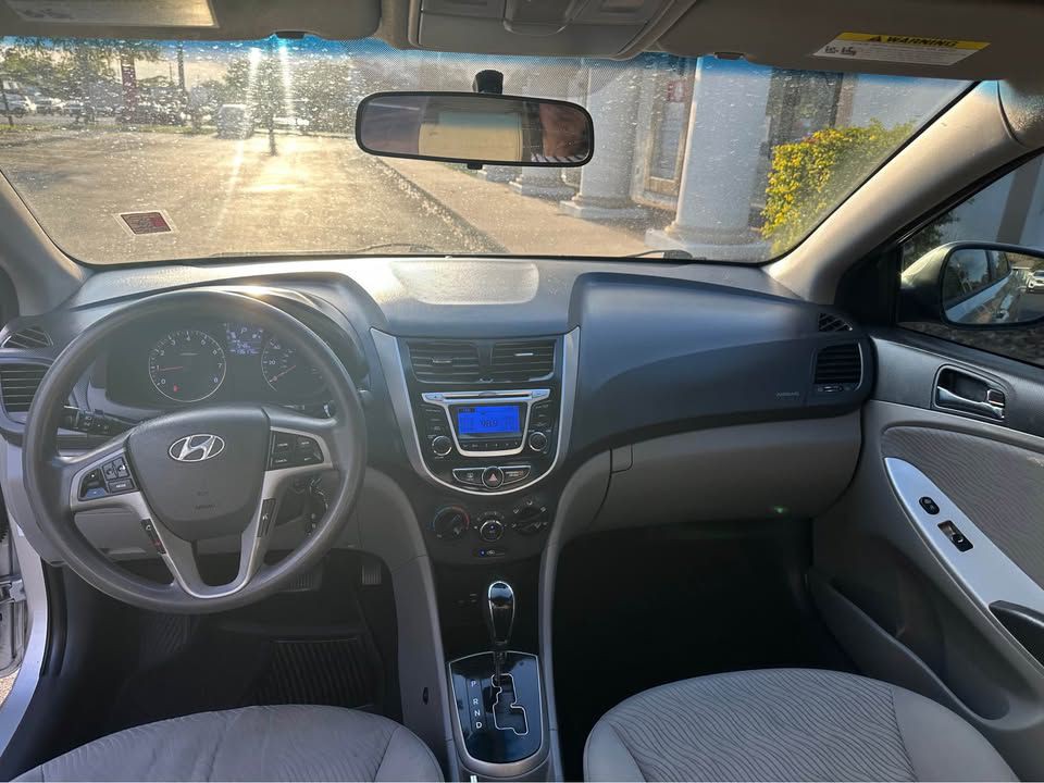 2014 Hyundai Accent Image 10