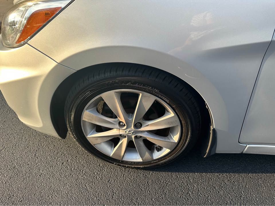 2014 Hyundai Accent Image 11
