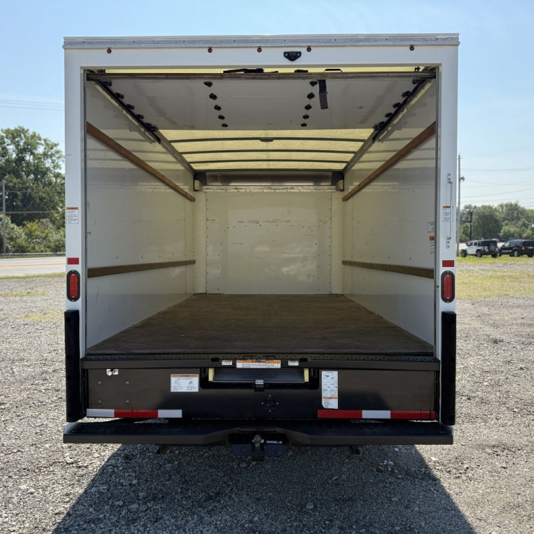 2021 GMC Savana Image 4