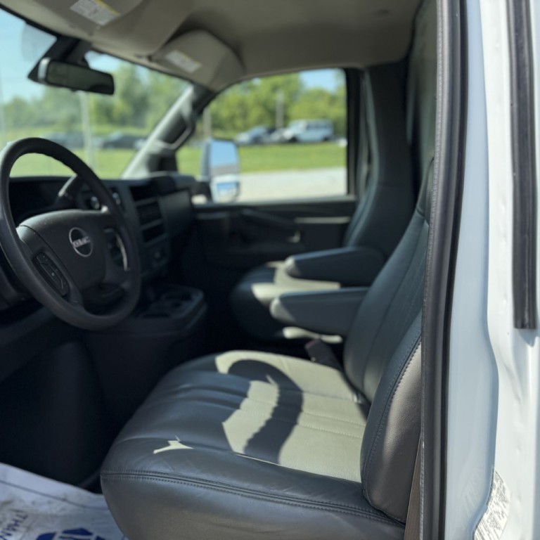 2021 GMC Savana Image 12
