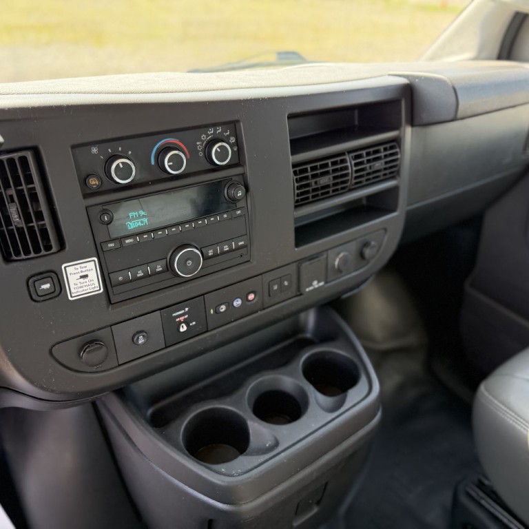 2021 GMC Savana Image 13