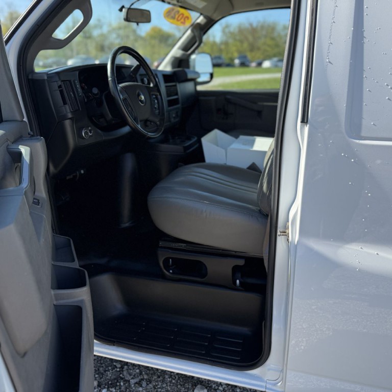2020 Chevrolet Express Image 14