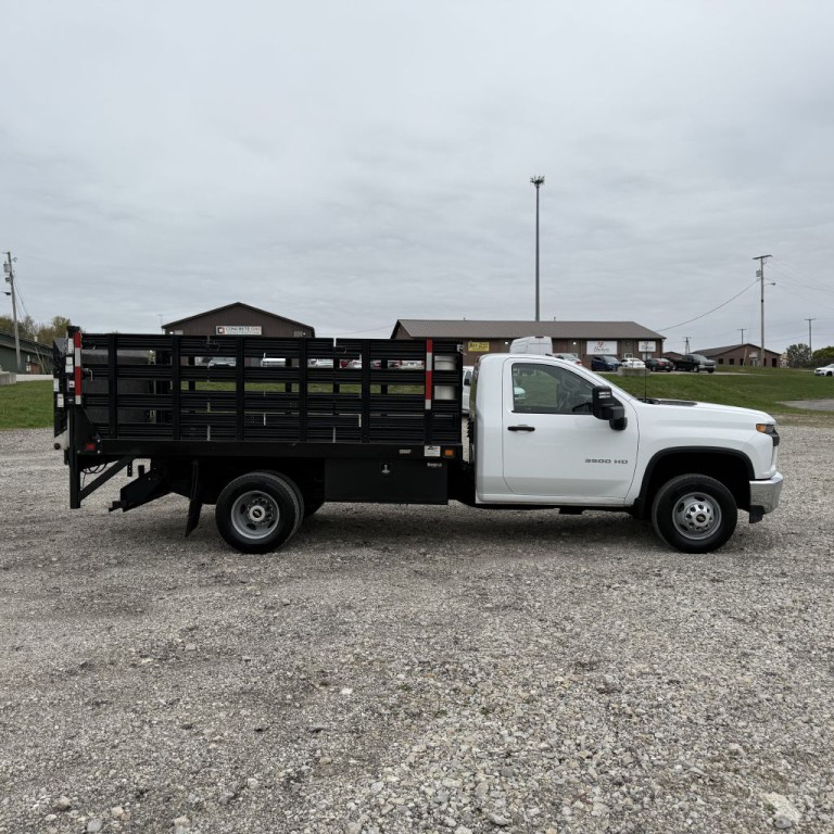2022 Chevrolet Silverado 1500 Image 2