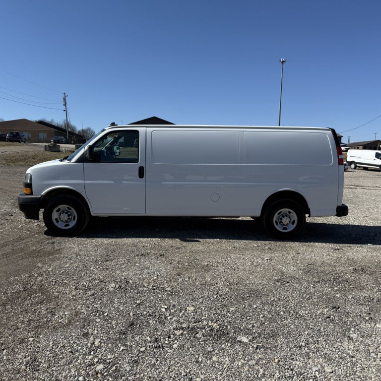 2022 Chevrolet Express Image 7