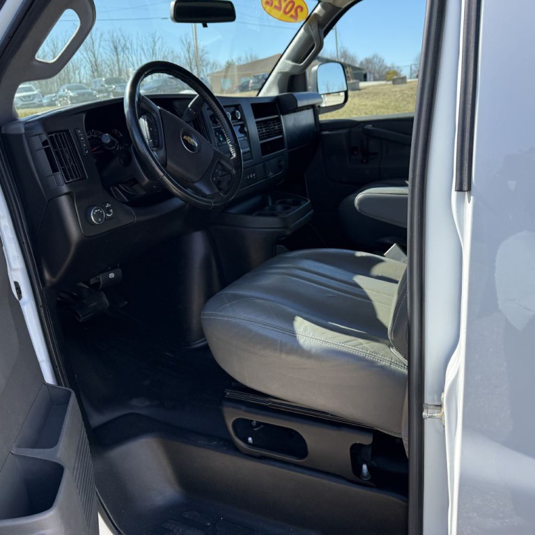 2022 Chevrolet Express Image 13