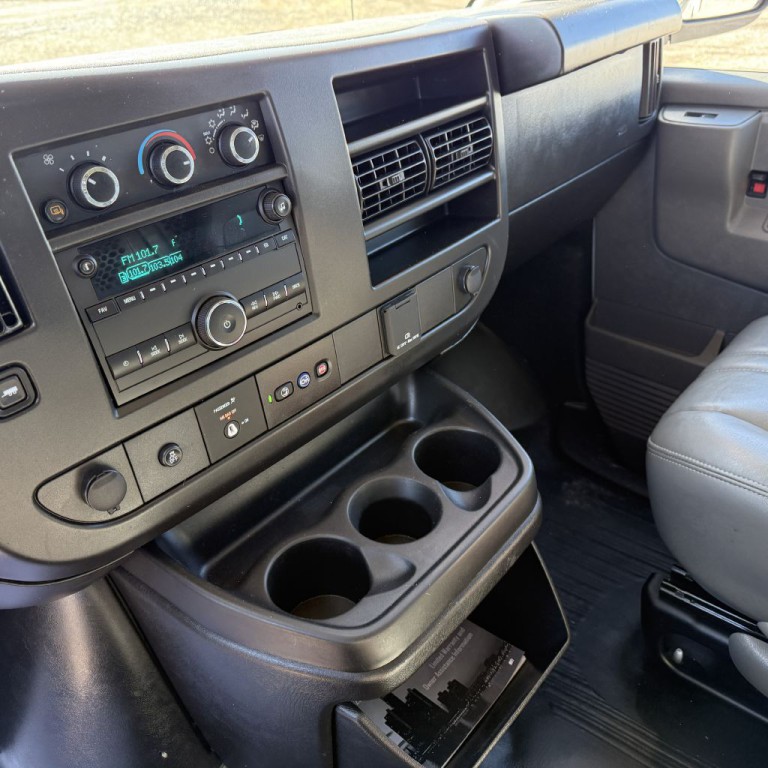2022 Chevrolet Express Image 15