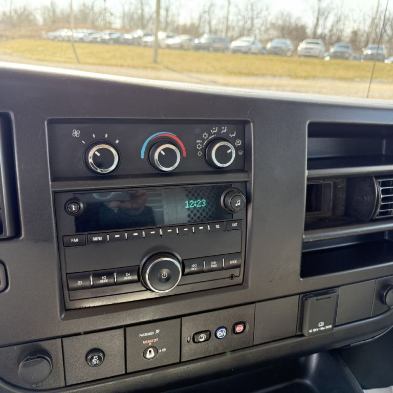 2020 GMC Savana Image 16