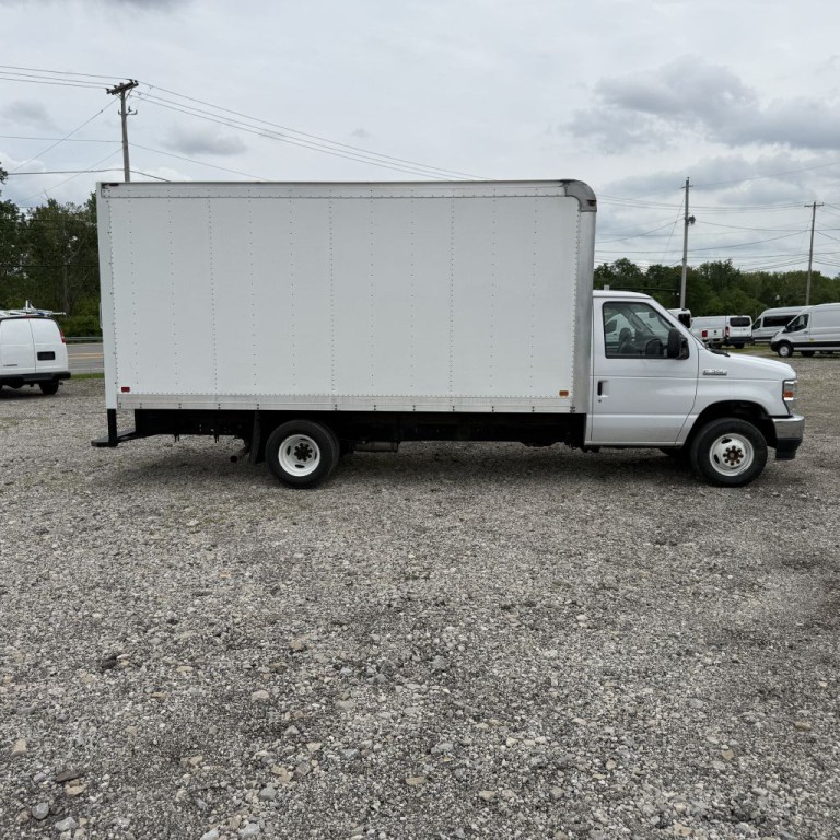 2022 Ford Econoline Image 2