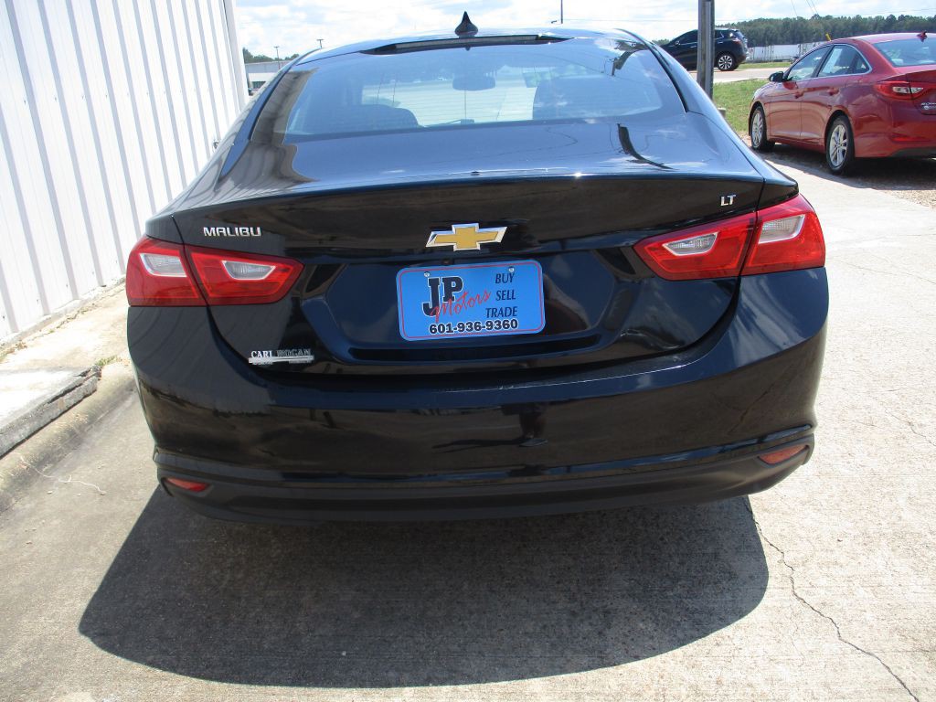 2017 Chevrolet Malibu Image 4