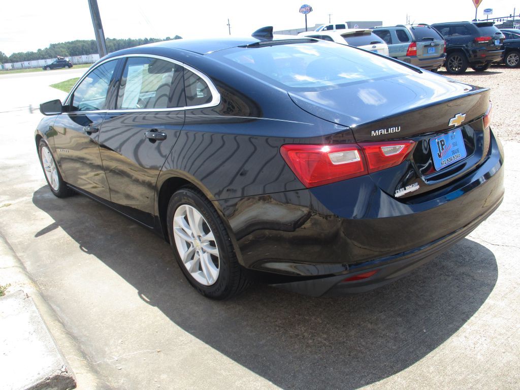 2017 Chevrolet Malibu Image 5