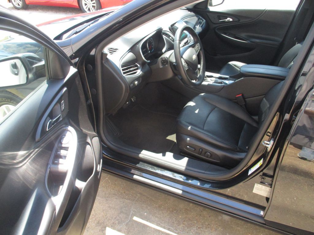 2017 Chevrolet Malibu Image 17