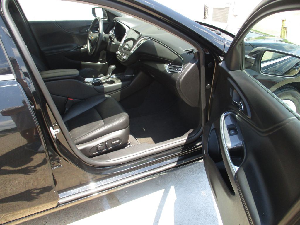 2017 Chevrolet Malibu Image 21