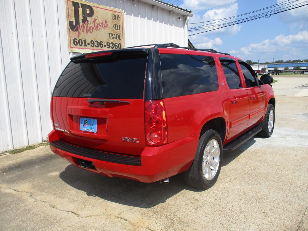 2011 GMC Yukon Image 3