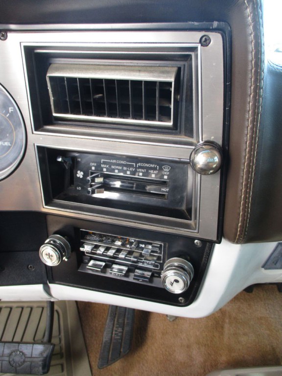 1986 GMC C1500 Image 9