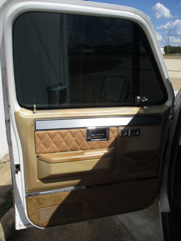 1986 GMC C1500 Image 10