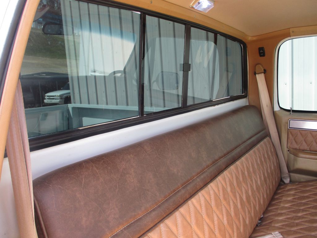 1986 GMC C1500 Image 15