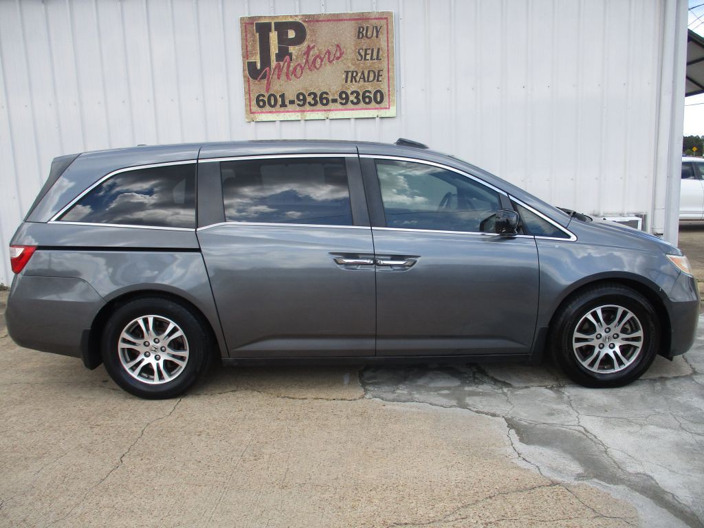 2011 Honda Odyssey Image 2