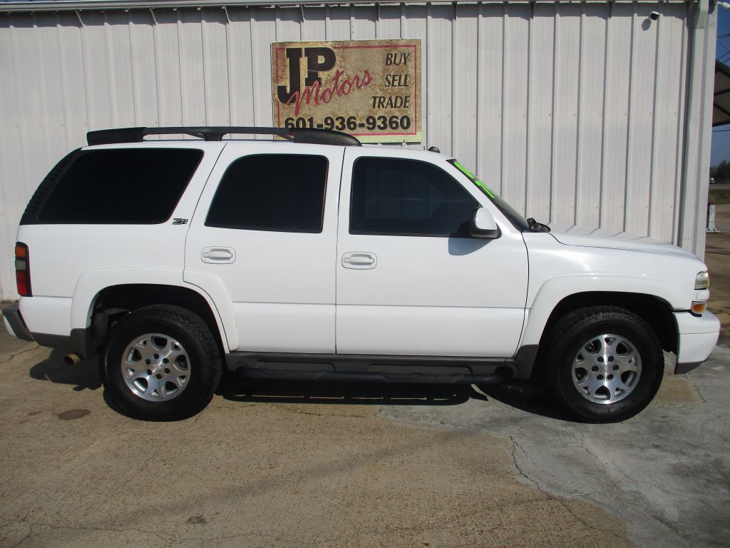 2004 Chevrolet Tahoe Image 2