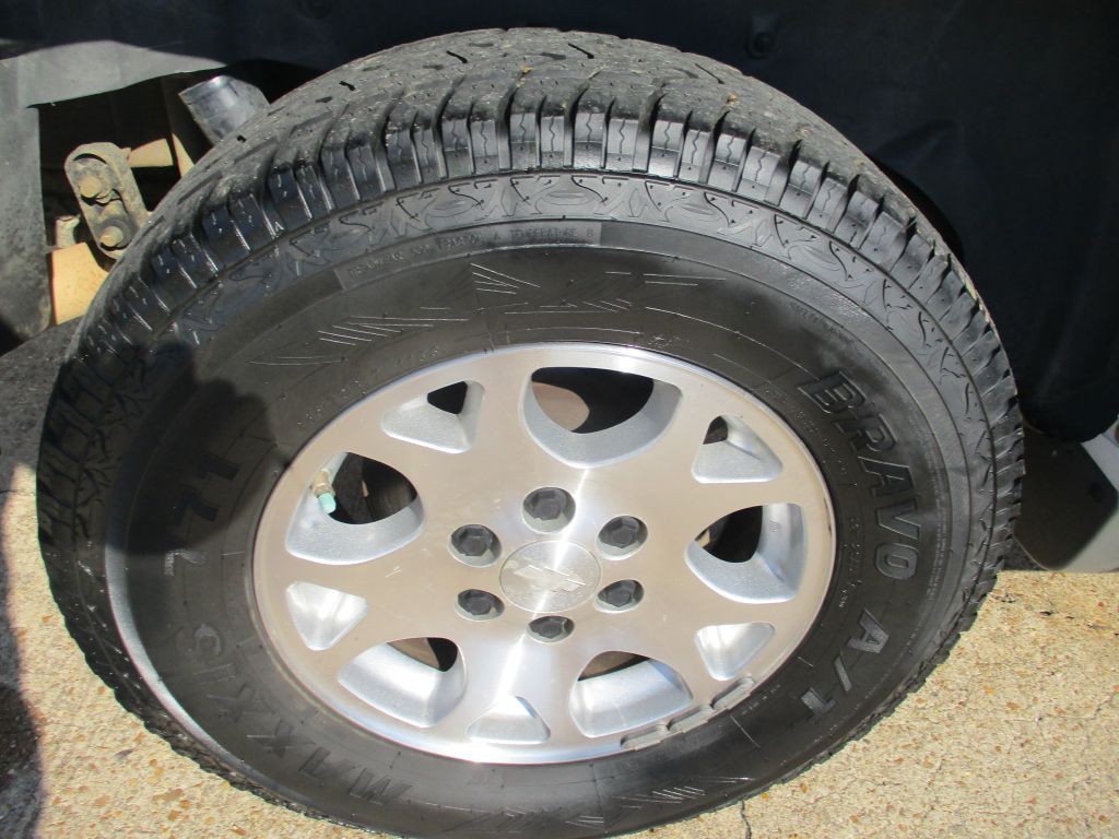 2004 Chevrolet Tahoe Image 9