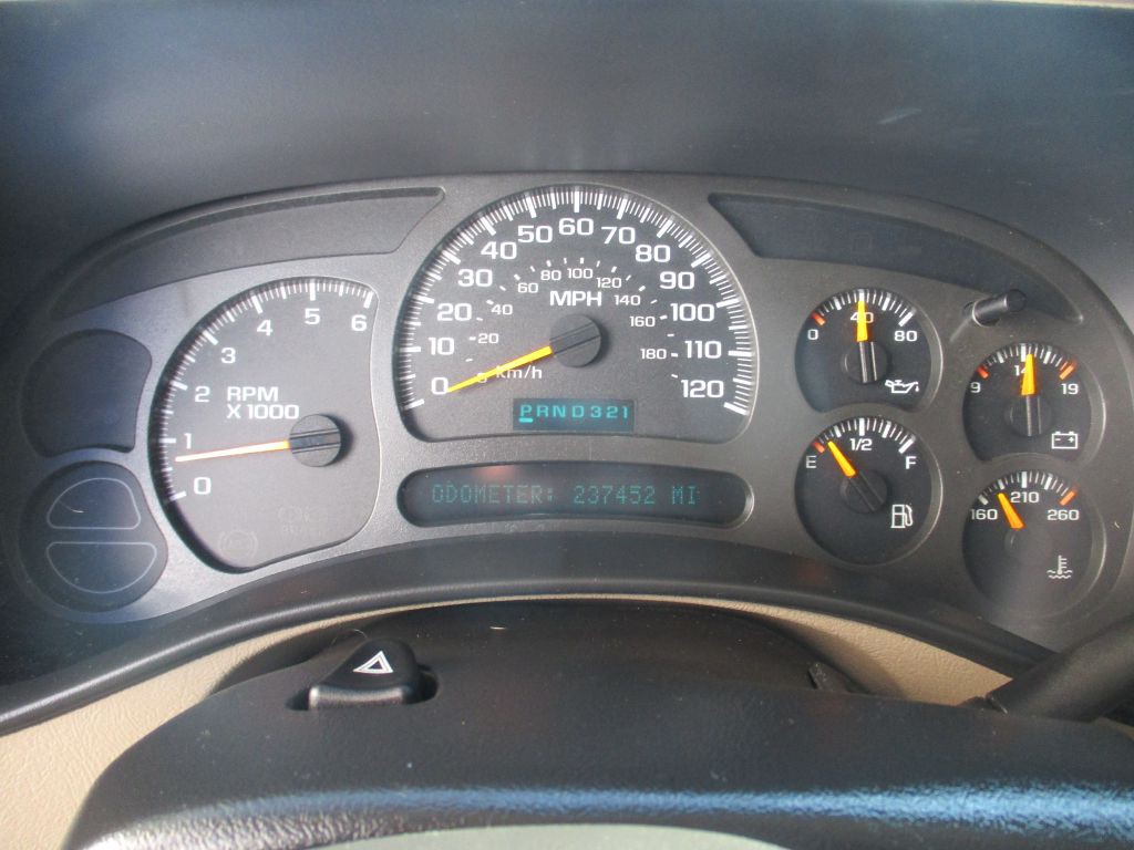 2004 Chevrolet Tahoe Image 14