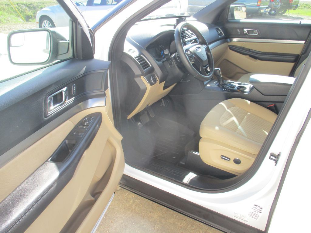 2016 Ford Explorer Image 16